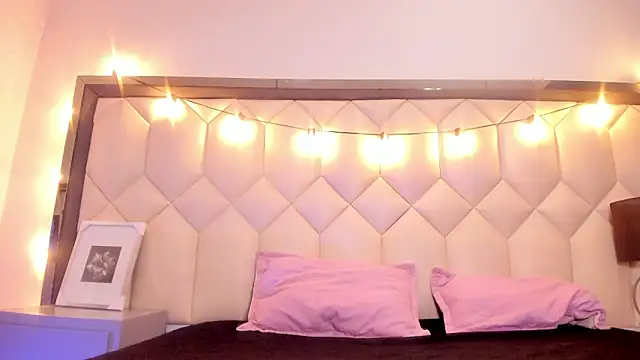 Snapshot of Scarletbigbug chatting on 02/12/26, 12:00 Scarletbigbug online show from 02/12/26, 12:00