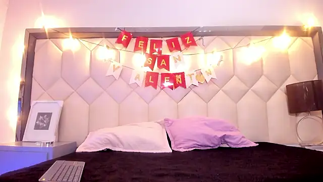 Snapshot of Scarletbigbug chatting on 02/13/26, 12:23 Scarletbigbug online show from 02/13/26, 12:23