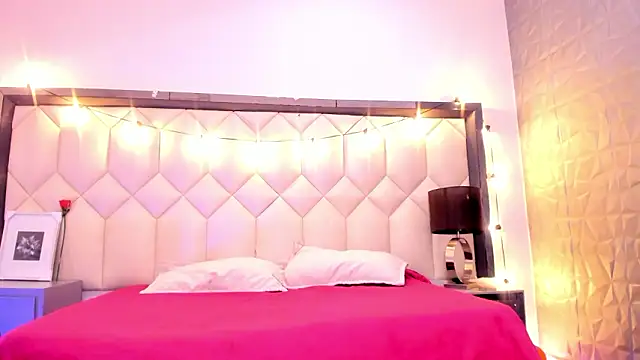 Snapshot of Scarletbigbug chatting on 02/24/26, 11:41 Scarletbigbug online show from 02/24/26, 11:41