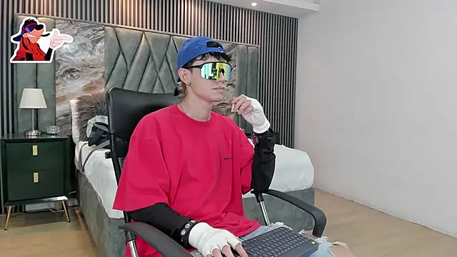 Michael blue online show from 10/31/25, 09:27