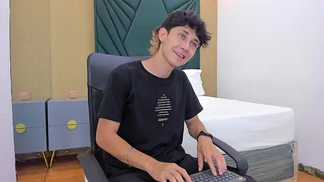 Michael blue online show from 12/22/25, 12:13