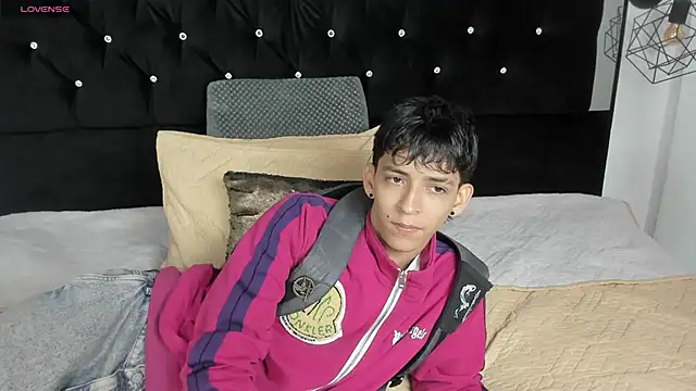 Sebas cat online show from 05/04/26, 01:12