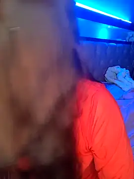 HotLaurha online show from 11/25/25, 04:12