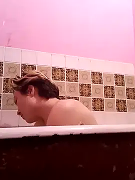 Snapshot of MoonIrene chatting on 12/14/25, 04:12 MoonIrene online show from 12/14/25, 04:12