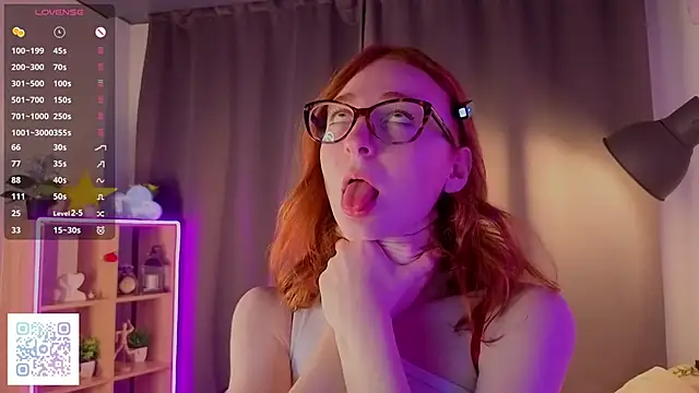VeronaHascall online show from 10/12/25, 04:22
