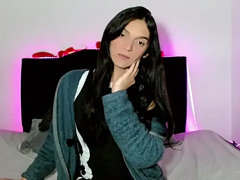 Snapshot of x_isabella_x chatting on 11/15/25, 06:44 x isabella x online show from 11/15/25, 06:44