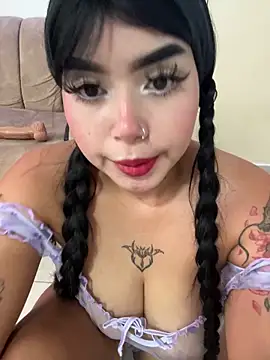 Snapshot of lucialauper_ chatting on 06/21/26, 10:56 lucialauper online show from 06/21/26, 10:56