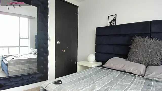 CHARLOTTE KNOX online show from 10/02/25, 11:50