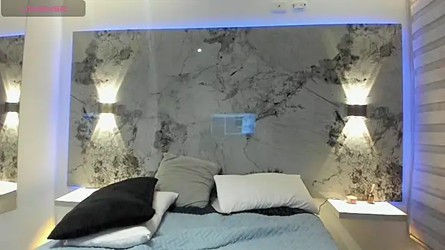CHARLOTTE KNOX online show from 10/10/25, 11:59