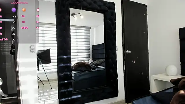 CHARLOTTE KNOX online show from 10/22/25, 12:05