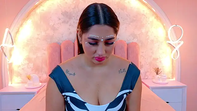 JasmineRhodes online show from 10/31/25, 01:12