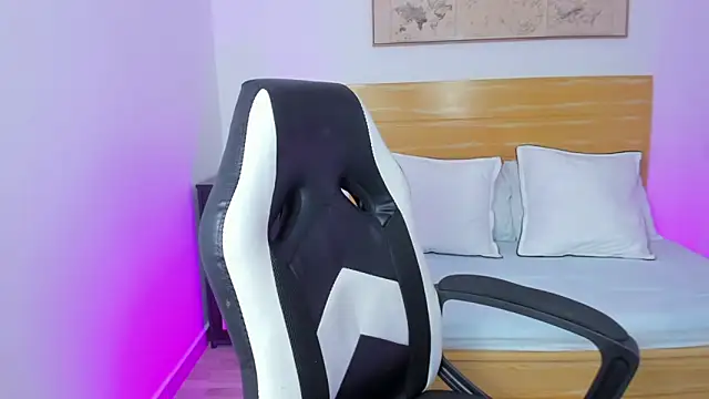 kitty sweeety  online show from 10/28/25, 01:14