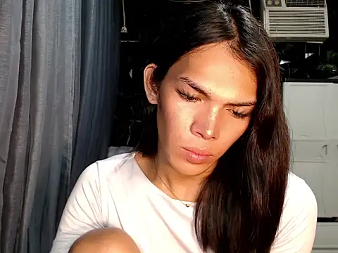 ladyhotcuming online show from 06/04/26, 07:20