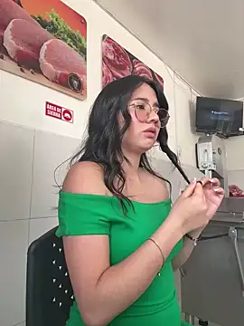 Michelle Zoe online show from 10/26/25, 03:51