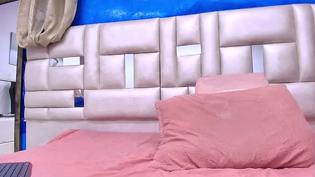 emmacurvy online show from 10/07/25, 03:04