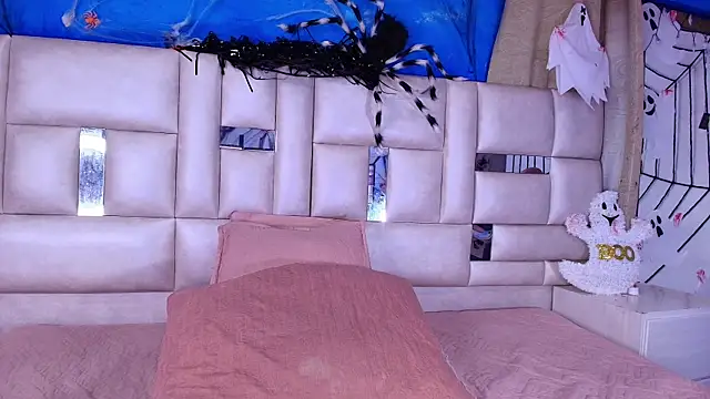 emmacurvy online show from 10/22/25, 03:07