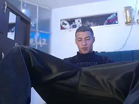 Snapshot of man_porn13 chatting on 10/28/25, 04:38 man porn13 online show from 10/28/25, 04:38