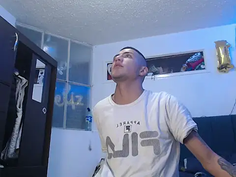 Snapshot of man_porn13 chatting on 10/30/25, 11:33 man porn13 online show from 10/30/25, 11:33