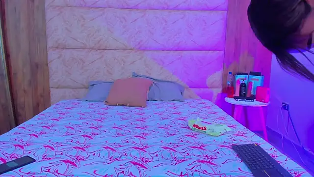 AbrilPeach online show from 09/10/25, 04:23