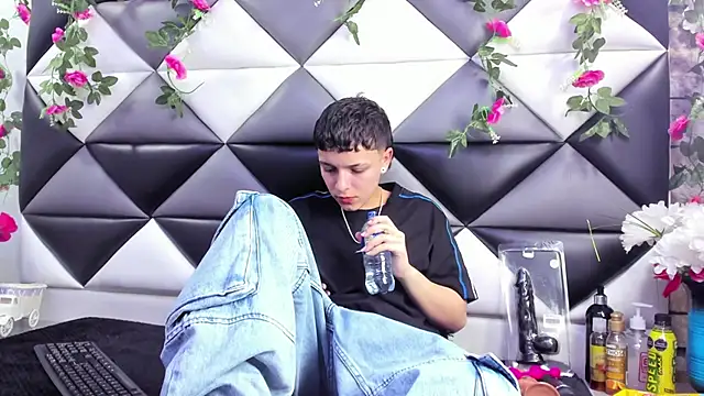 Snapshot of Megan_Thompson_ chatting on 10/09/25, 02:20 Megan Thompson  online show from 10/09/25, 02:20