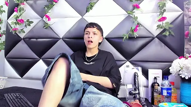 Snapshot of Megan_Thompson_ chatting on 10/18/25, 02:14 Megan Thompson  online show from 10/18/25, 02:14