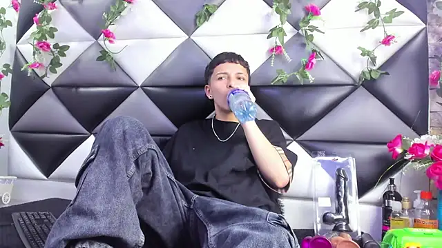 Snapshot of Megan_Thompson_ chatting on 10/29/25, 02:25 Megan Thompson  online show from 10/29/25, 02:25