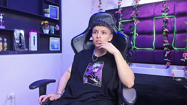 Megan Thompson  online show from 11/21/25, 02:21