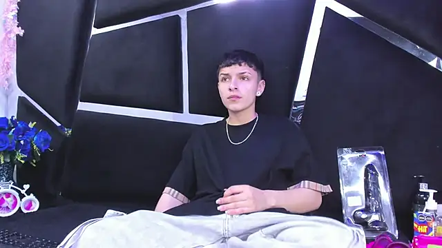 Megan Thompson  online show from 12/19/25, 02:18