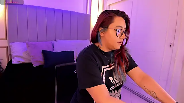 Snapshot of Cherry_blush_ chatting on 09/27/25, 01:05 Cherry blush  online show from 09/27/25, 01:05