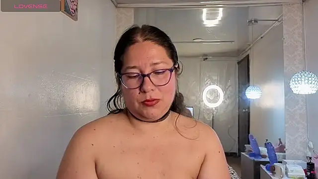Snapshot of scarlett_widow_ chatting on 06/02/26, 02:57 scarlett widow online show from 06/02/26, 02:57