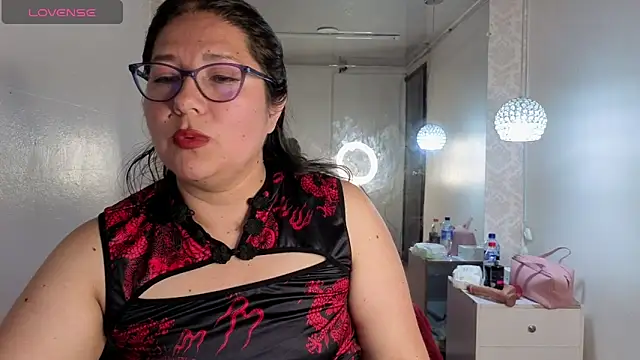 Snapshot of scarlett_widow_ chatting on 06/03/26, 03:20 scarlett widow online show from 06/03/26, 03:20