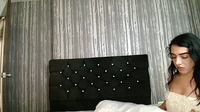 Snapshot of Alicee_Moonn chatting on 05/19/26, 08:15 Alicee Moonn online show from 05/19/26, 08:15