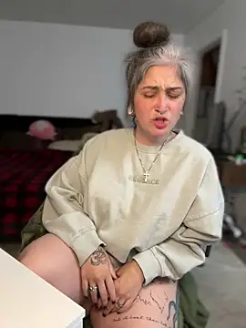 Alix Valentine online show from 04/12/26, 02:49