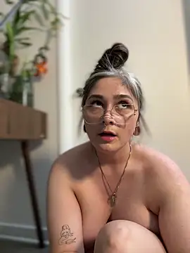 Alix Valentine online show from 04/28/26, 02:27
