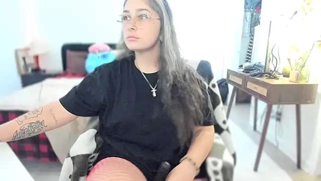 Alix Valentine online show from 05/17/26, 06:48