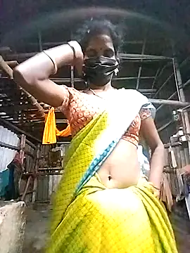 Tamilauntyhot online show from 10/28/25, 01:47