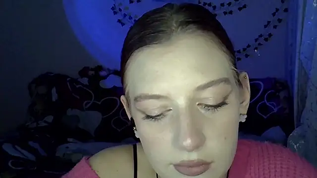 Lily Ember online show from 11/18/25, 05:28