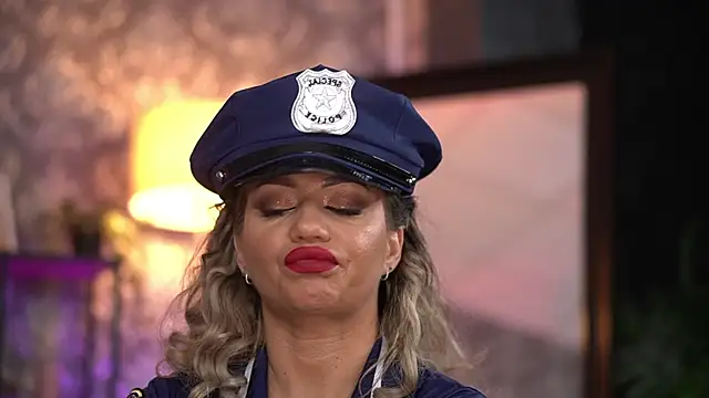 AlmaVelia online show from 12/13/25, 10:26