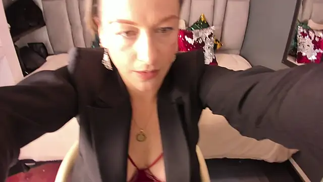 Charlot milf online show from 10/28/25, 11:58