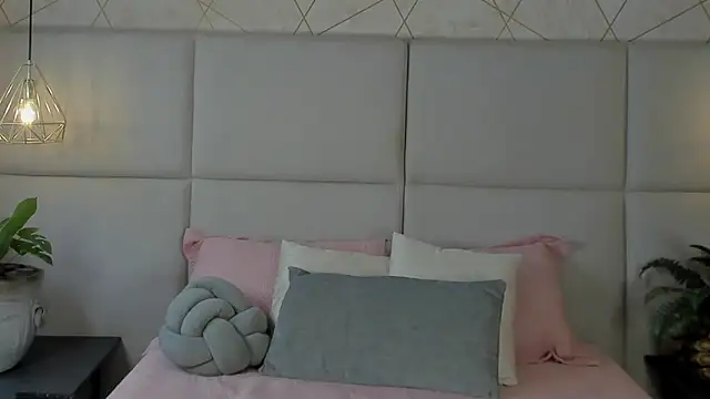 Snapshot of SamayRyann chatting on 05/16/26, 01:43 SamayRyann online show from 05/16/26, 01:43