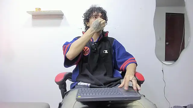 Snapshot of JackesTaylor chatting on 10/25/25, 05:37 JackesTaylor online show from 10/25/25, 05:37