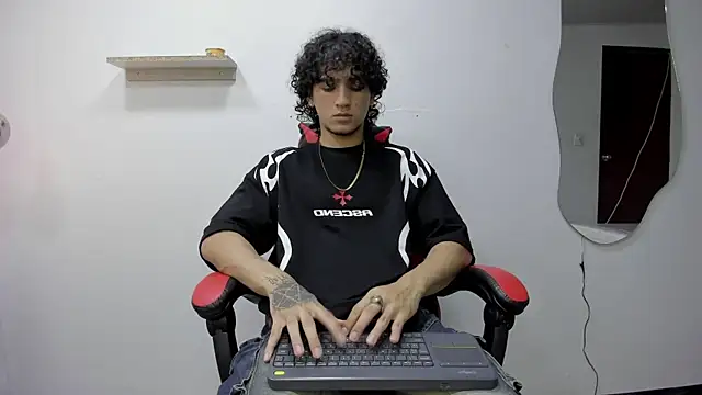 Snapshot of JackesTaylor chatting on 11/05/25, 05:07 JackesTaylor online show from 11/05/25, 05:07