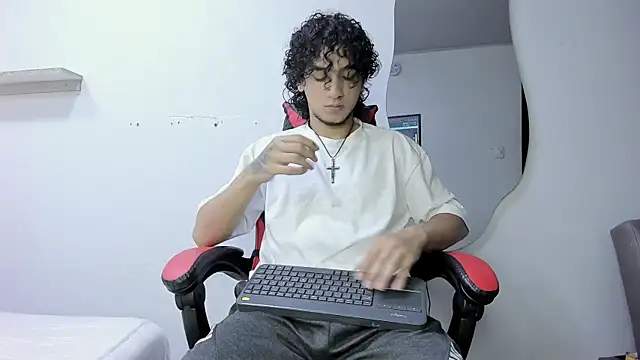 Snapshot of JackesTaylor chatting on 11/14/25, 04:44 JackesTaylor online show from 11/14/25, 04:44