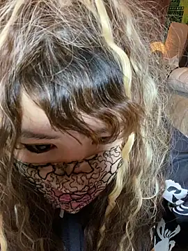 Snapshot of xoxLILxMELOxox chatting on 10/04/25, 05:11 xoxLILxMELOxox online show from 10/04/25, 05:11