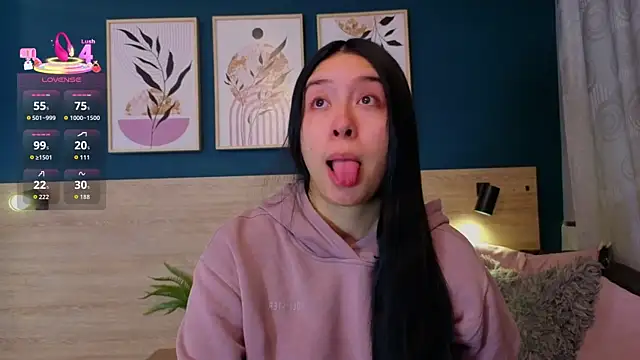 Snapshot of SarahMiler_ chatting on 03/17/26, 11:46 SarahMiler online show from 03/17/26, 11:46