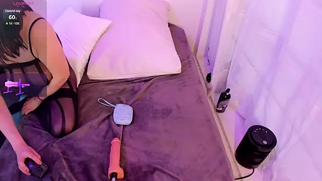 Samaraa Smith online show from 10/11/25, 01:09