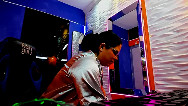 lucia ht online show from 09/09/25, 02:11