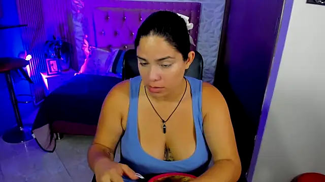 lucia ht online show from 10/10/25, 01:26