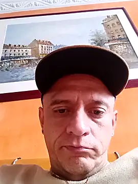 leon8013A online show from 11/11/25, 12:49