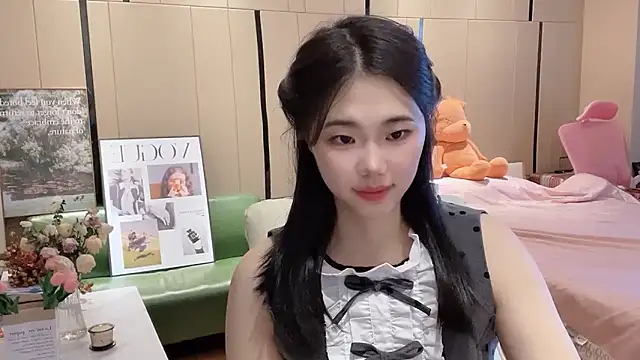 suki-1 online show from 10/09/25, 07:50